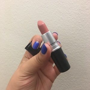 MAC lustre lipstick in "patisserie"